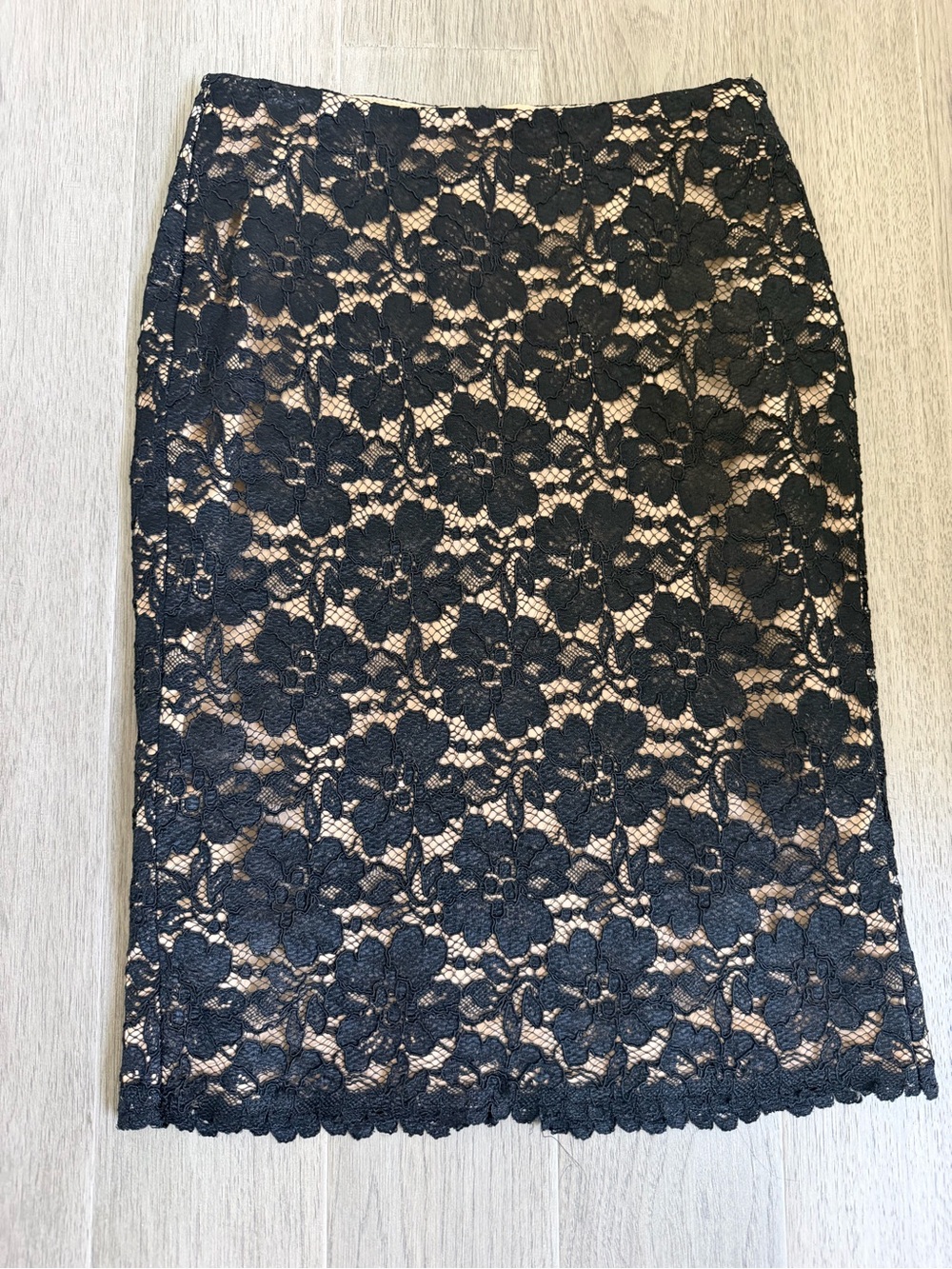 CAMBIO Hilary Black Floral Lace Pencil Skirt Size 4 / 26” Waist